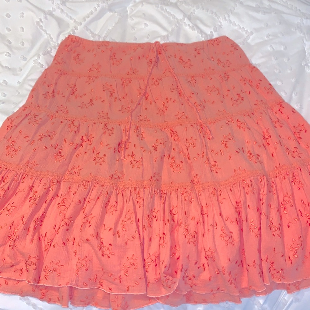 Cute peach colored skirt!!💕 size 16!